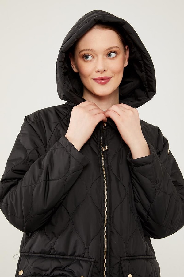 LevidorLevidor Siyah Kapüşonlu Kapitone Kısa Mont