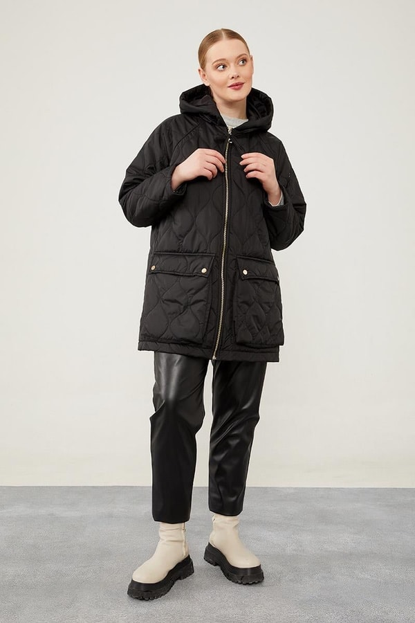 LevidorLevidor Siyah Kapüşonlu Kapitone Kısa Mont