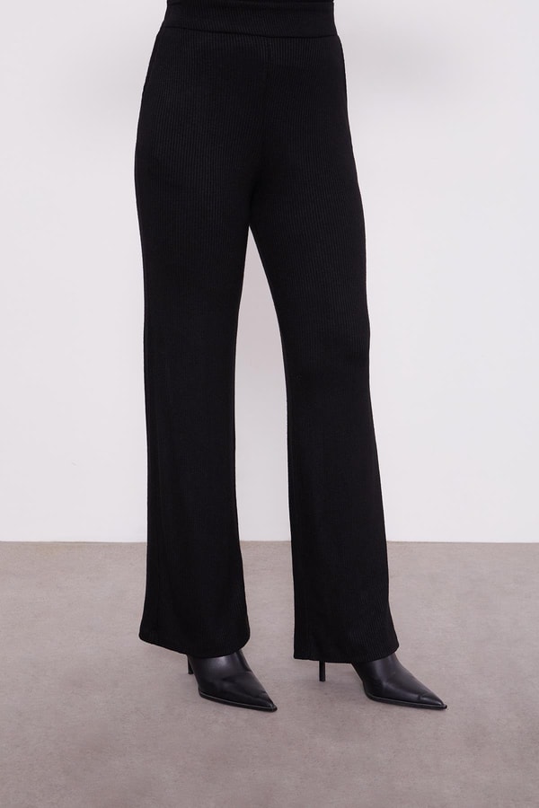 LevidorLevidor Siyah Nakış İşleme İçlikli Üçlü Takım