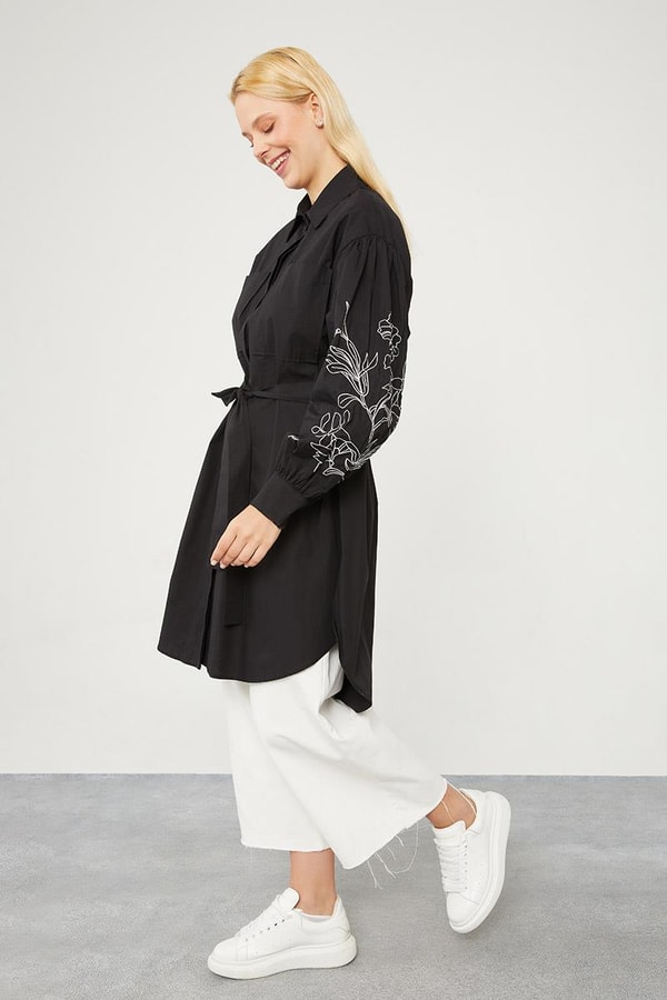 LevidorLevidor Siyah Nakışlı Belden Bağlamalı Kimono