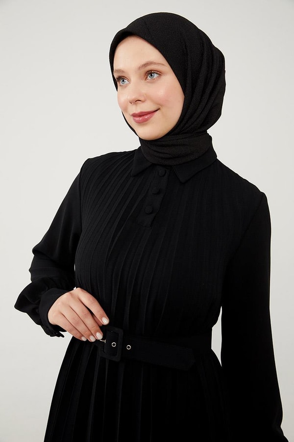 LevidorLevidor Siyah Pliseli Çift Renk Kemerli Elbise