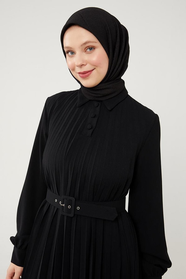 LevidorLevidor Siyah Pliseli Çift Renk Kemerli Elbise