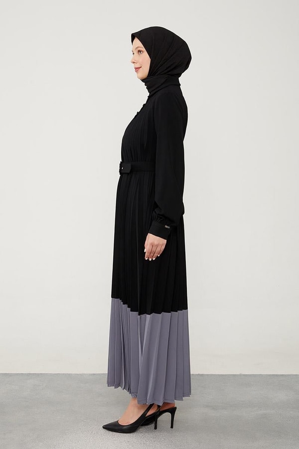 LevidorLevidor Siyah Pliseli Çift Renk Kemerli Elbise