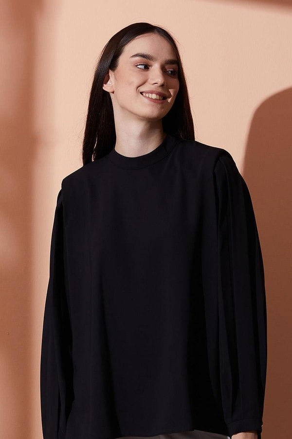 LevidorLevidor Siyah Vatkalı kısa bluz