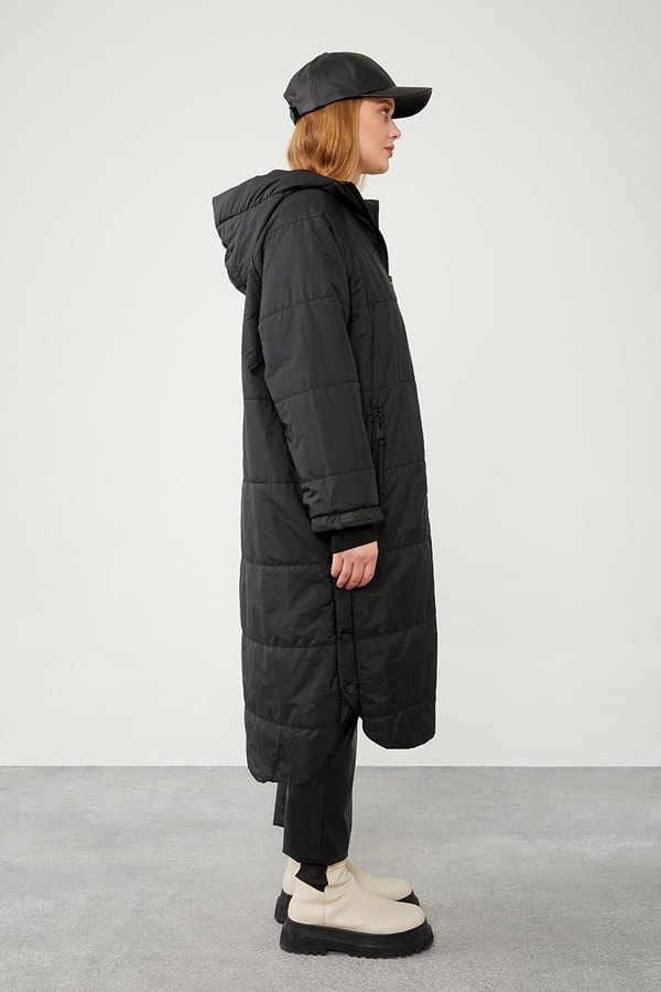 LevidorLevidor Siyah Yanları Çıt Çıt Detaylı Kapüşonlu Şişme Mont