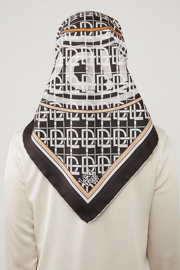 LevidorLevidor Siyah Yazı Baskılı Trend Twill Eşarp
