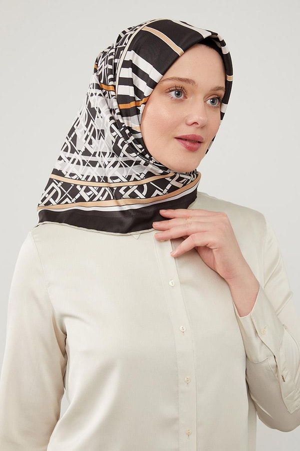 LevidorLevidor Siyah Yazı Baskılı Trend Twill Eşarp