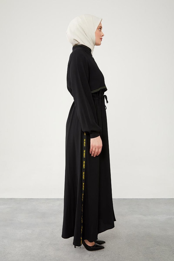 LevidorLevidor Siyah Yazı Detaylı Belden Büzgü Detaylı Ferace