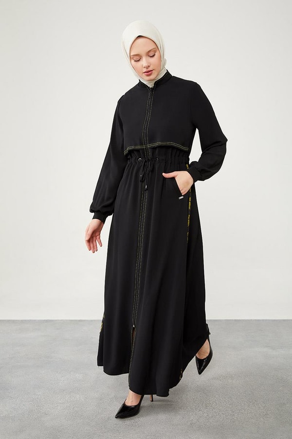 LevidorLevidor Siyah Yazı Detaylı Belden Büzgü Detaylı Ferace