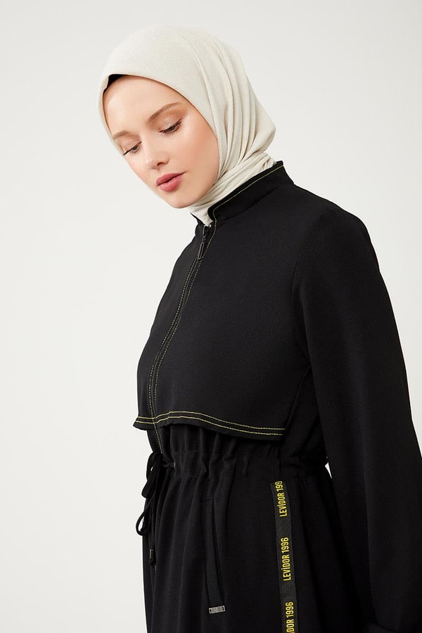 LevidorLevidor Siyah Yazı Detaylı Belden Büzgü Detaylı Ferace