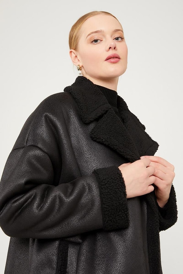 LevidorLevidor Siyah Yün Detaylı Suni Deri Kısa Kaban