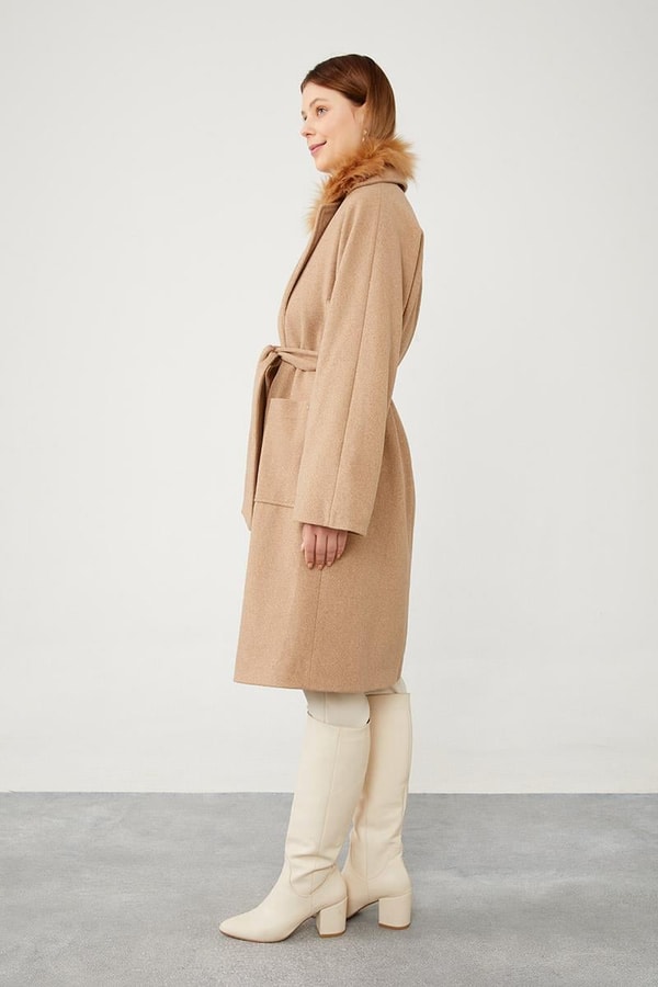 LevidorLevidor Toprak Yakası Kürt Detaylı Kuşak Bağlamalı Kaşe Kaban