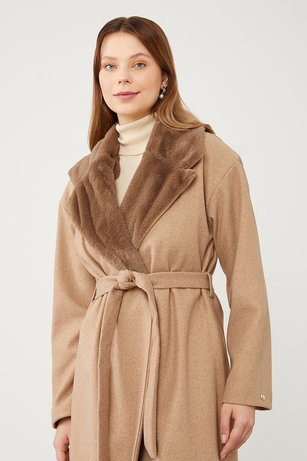 LevidorLevidor Toprak Yakası Peluş Detaylı Kuşak Bağlamalı Kaşe Kaban