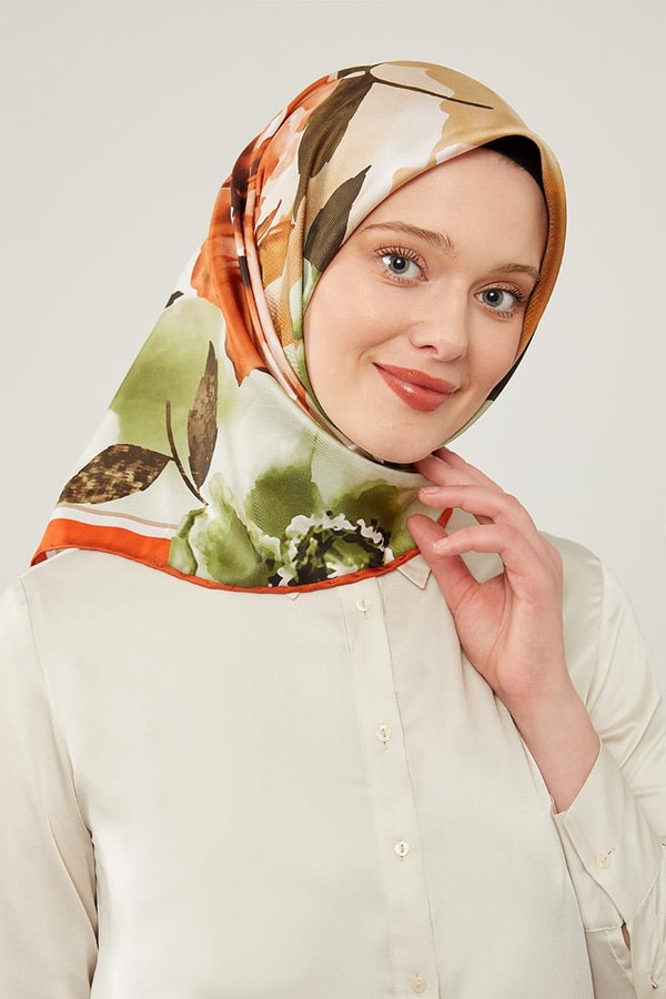 LevidorLevidor Turuncu Çiçek Desen Trend Twill Eşarp
