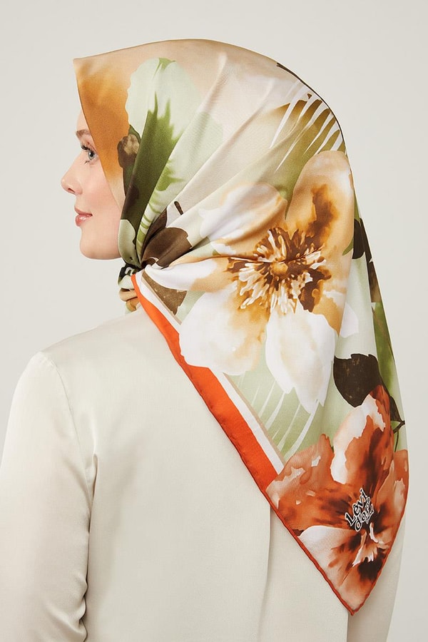 LevidorLevidor Turuncu Çiçek Desen Trend Twill Eşarp