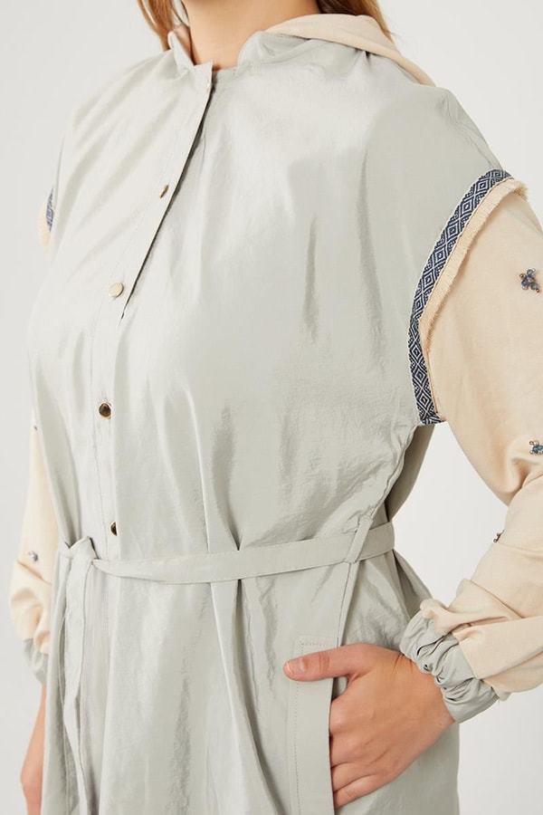 LevidorLevidor Yeşil-Bej Kapüşonlu Kolları İşlemeli Trençkot