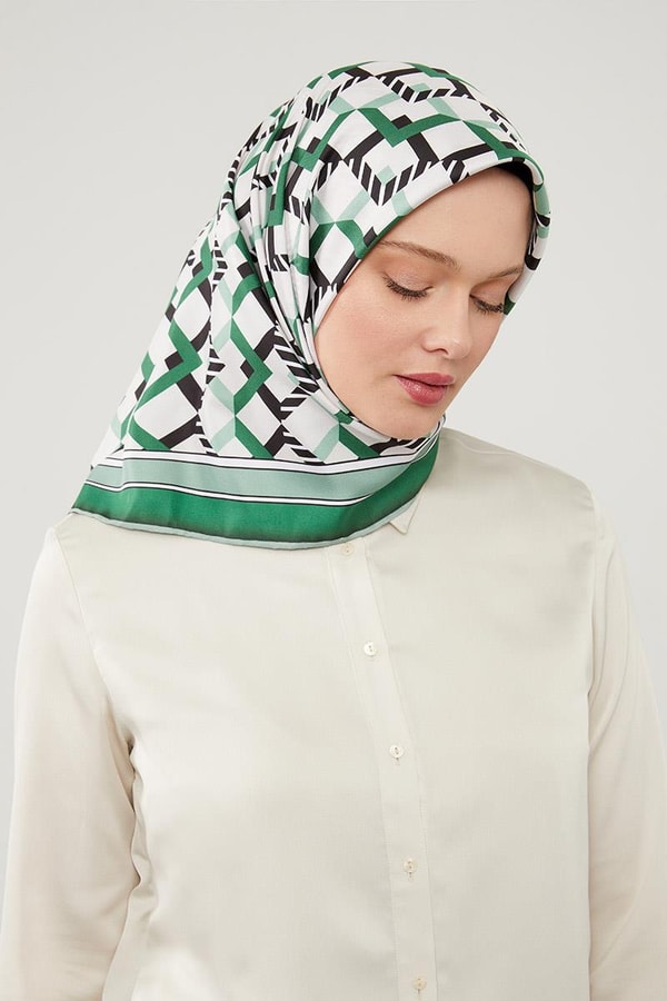 LevidorLevidor Yeşil Üçgen Desenli Trend Twill Eşarp