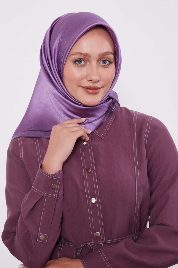 LevidorMenekşe Petek Desen Monogram İpek Eşarp