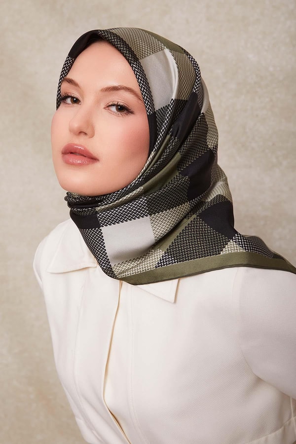 LevidorMint Yeşili Noktalı Kareli Twill İpek Eşarp