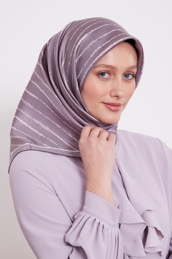 LevidorMor Çizgili Yazı Desen Twill İpek Eşarp