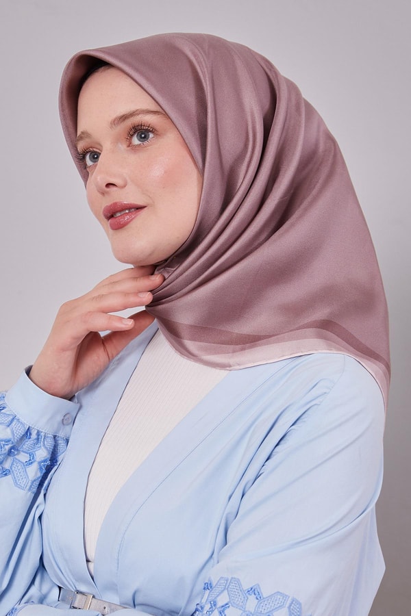LevidorPudra Kenar Bordürlü Twill İpek Eşarp