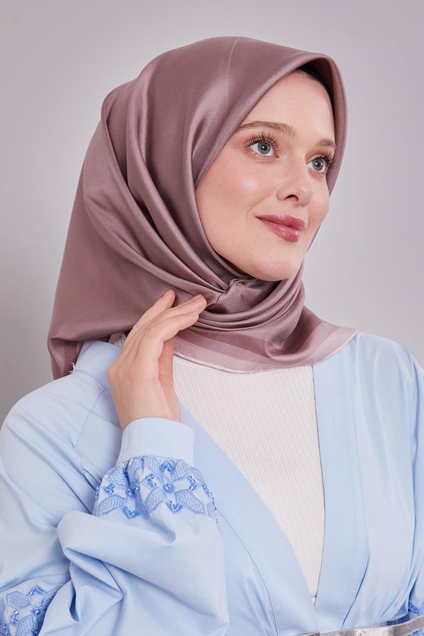 LevidorPudra Kenar Bordürlü Twill İpek Eşarp