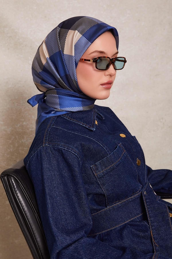 LevidorSaks Noktalı Kareli Twill İpek Eşarp