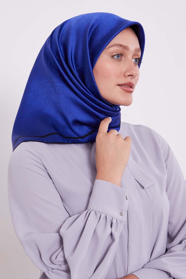 LevidorSaks Petek Desen Monogram İpek Eşarp