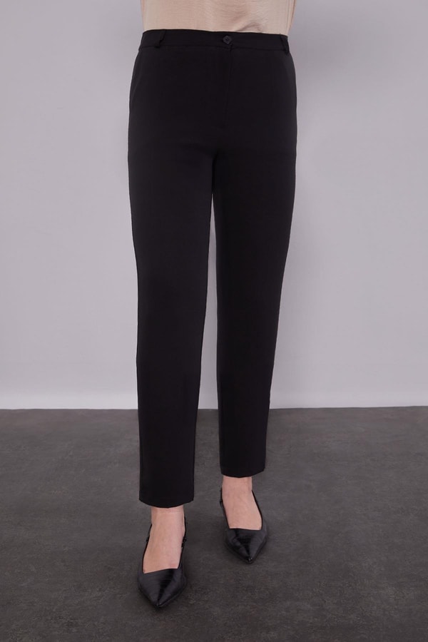 LevidorSiyah Cep Detatlı Bilek Boy Pantolon