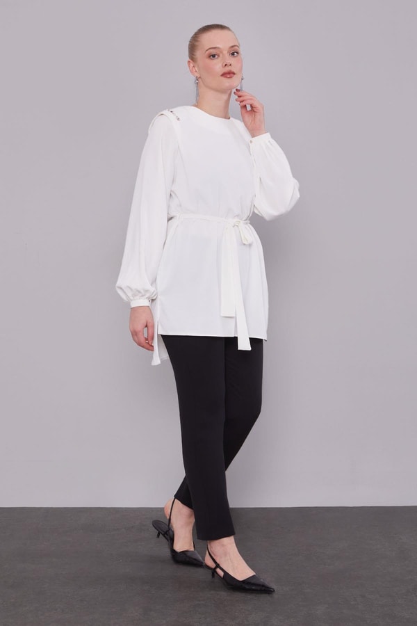 LevidorSiyah Cep Detatlı Bilek Boy Pantolon