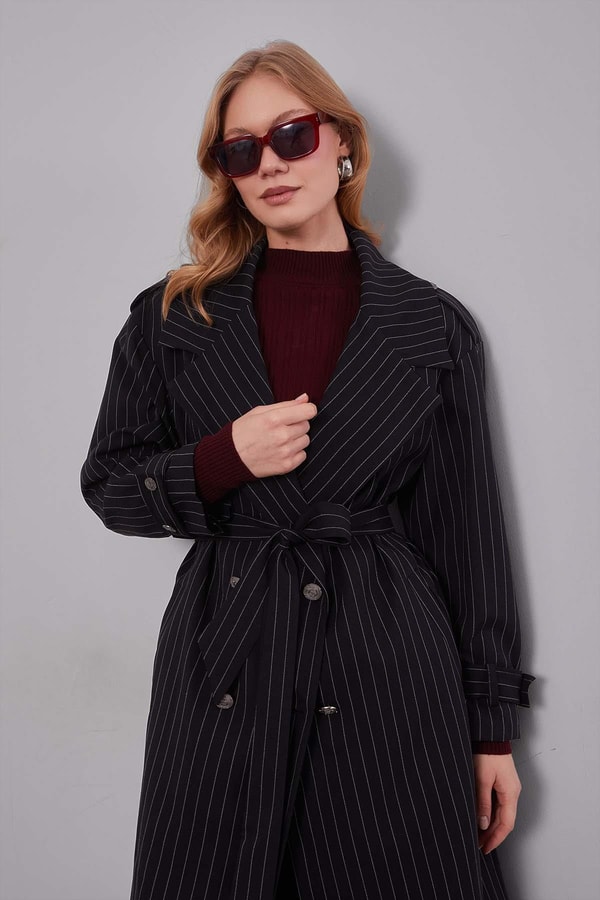 LevidorSiyah Çizgili Desen Kuşak Kapamalı Trençkot