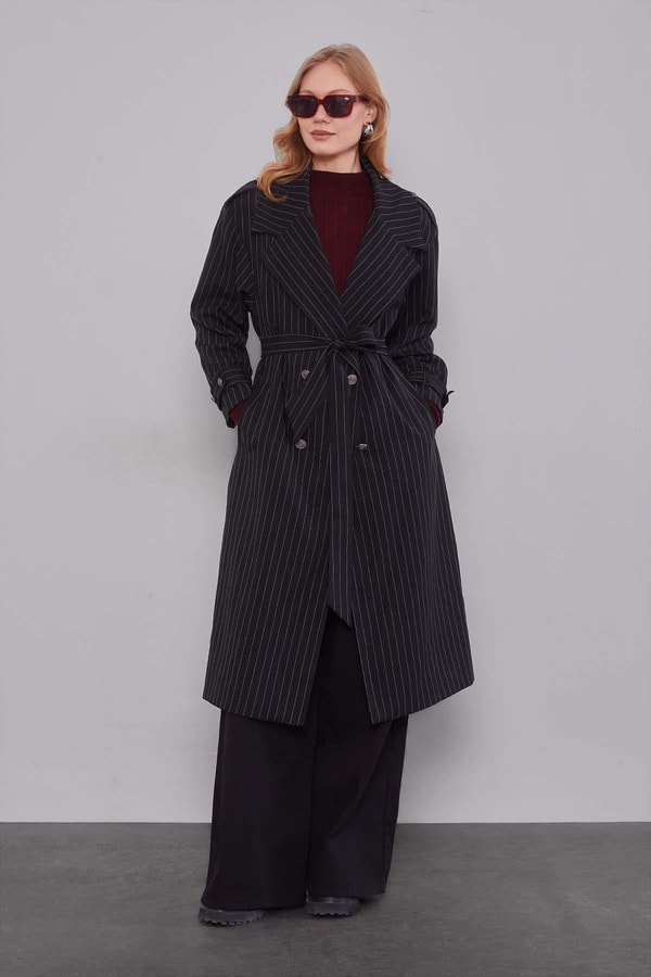 LevidorSiyah Çizgili Desen Kuşak Kapamalı Trençkot