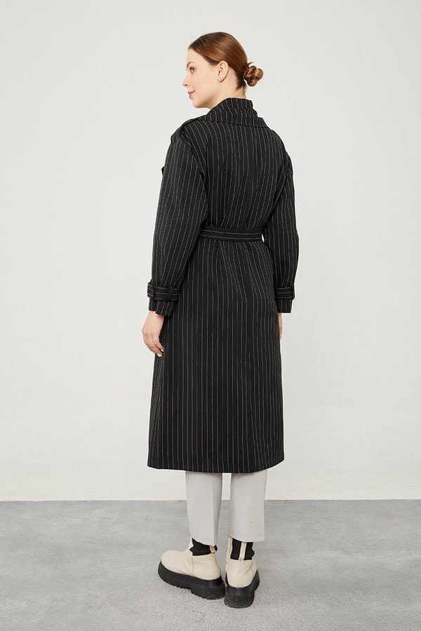 LevidorSiyah Çizgili Desen Kuşak Kapamalı Trençkot