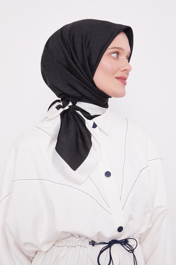 LevidorSiyah-Ekru Halka Desen Monogram Eşarp