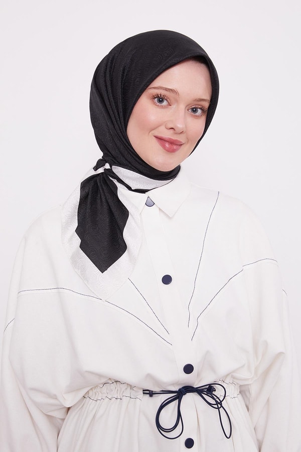 LevidorSiyah-Ekru Halka Desen Monogram Eşarp