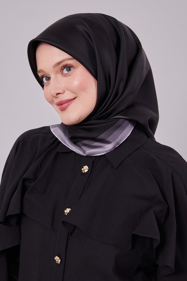 LevidorSiyah Kenar Bordürlü Twill İpek Eşarp