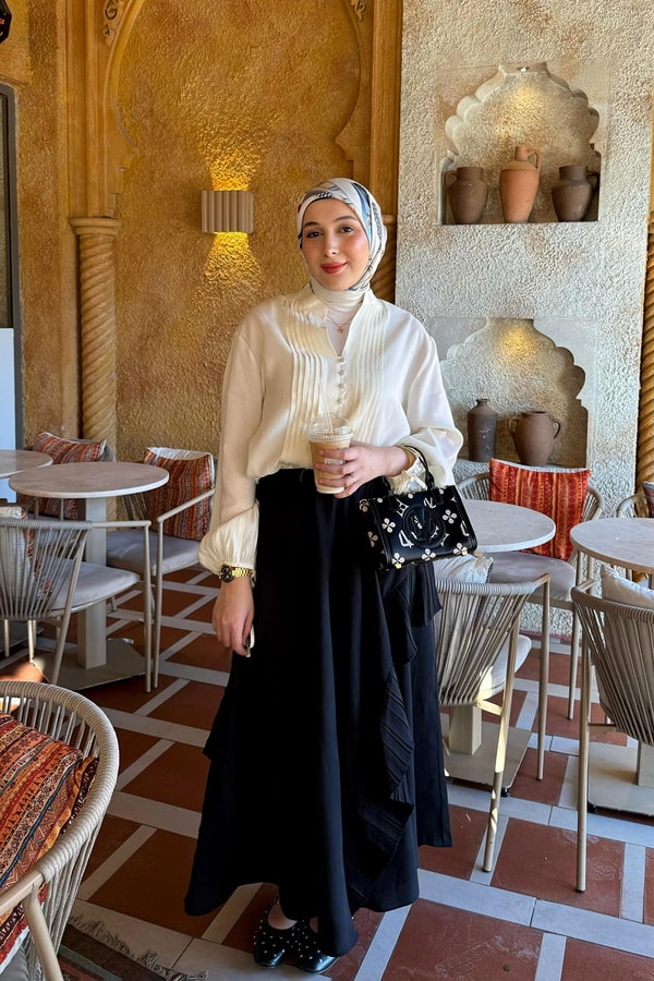 LevidorSiyah Pilise Detaylı Etek