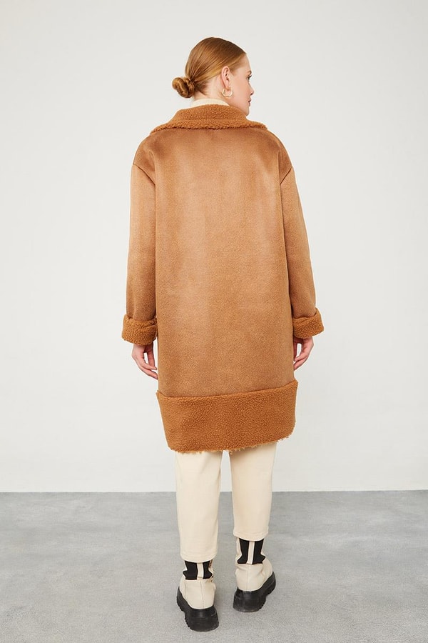 LevidorTaba Düğme Kapamalı Yün Astarlı Suni Deri Kaban