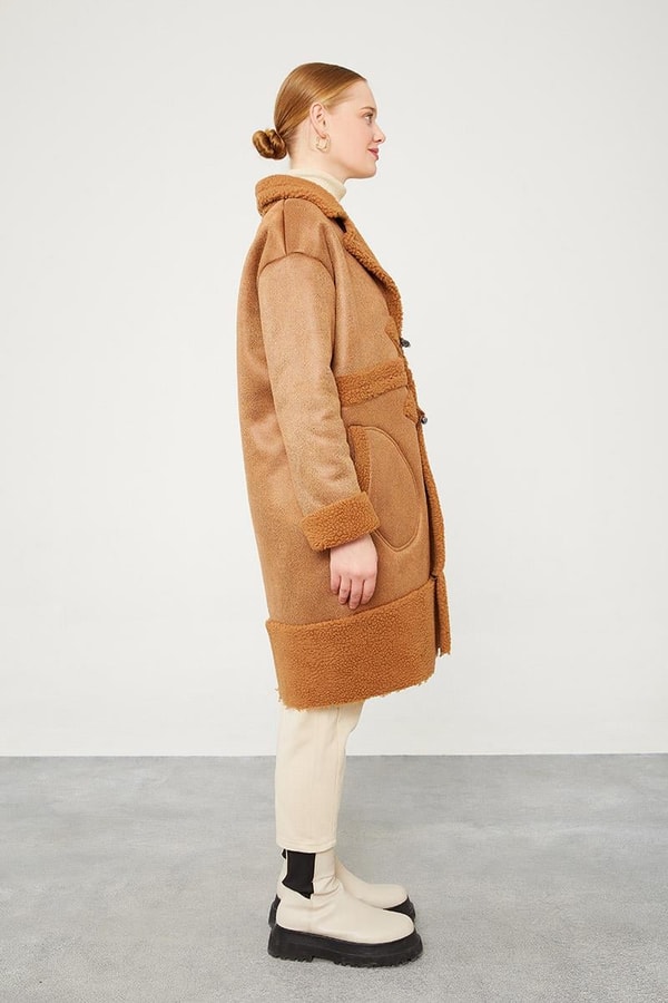 LevidorTaba Düğme Kapamalı Yün Astarlı Suni Deri Kaban