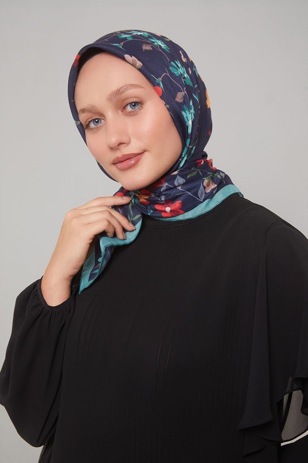 LevidorYeşil Çiçek Dalı Desen Soft Eşarp