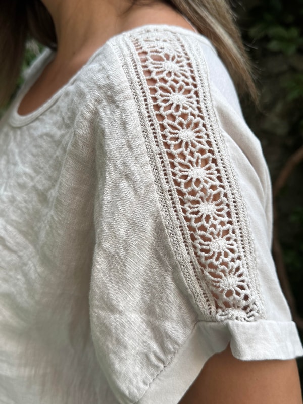 %100 Pamuk Keten Omuz Detaylı İthal Bluz Taş