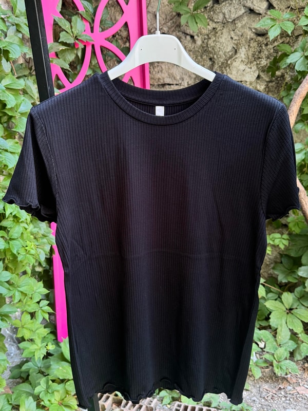 Fırfır Detaylı Yuvarlak Yaka Kısa Kollu T-shirt