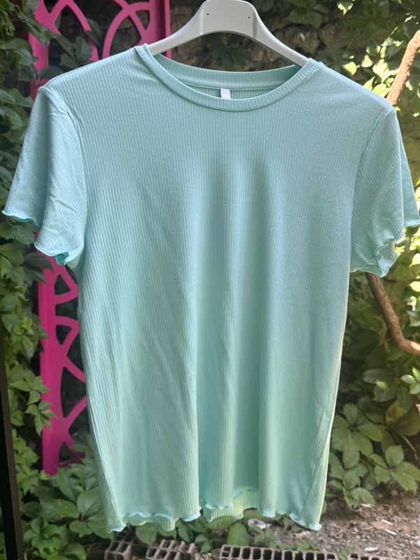 Fırfır Detaylı Yuvarlak Yaka Kısa Kollu T-shirt