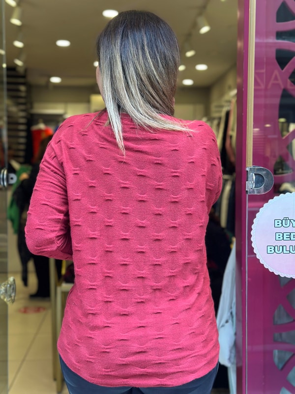 Kabartma Detaylı Parlak Desen İthal Bluz