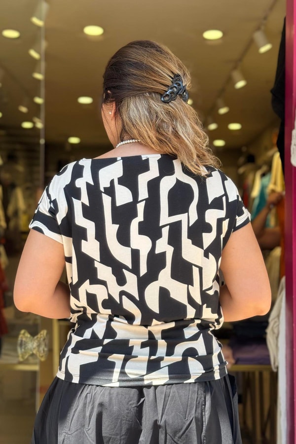 Karışık Desenli T-shirt