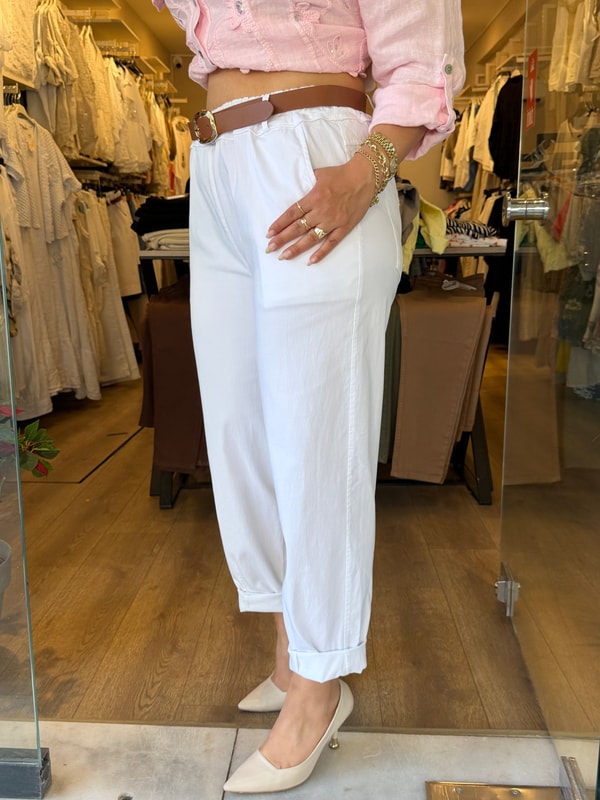 Kemer Detaylı Boru Paça Pantalon Beyaz