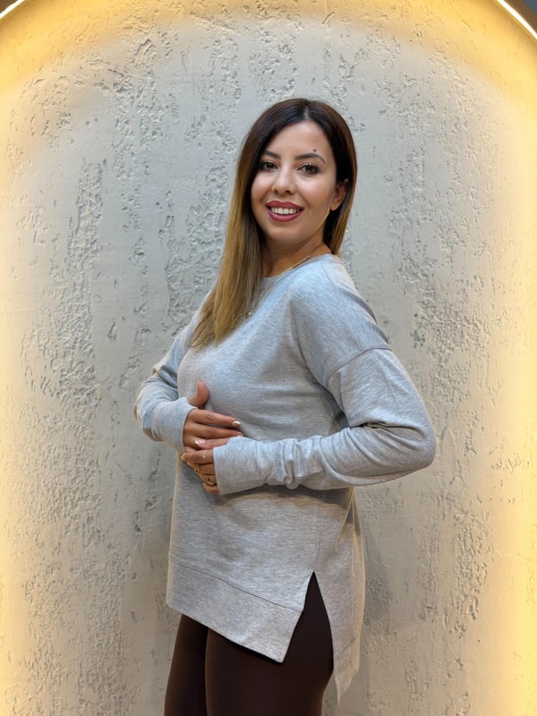 Parmak Geçirme Detaylı Yanları Yırtmaçlı Pamuk Sweatshirt Gri