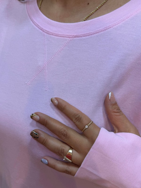 Parmak Geçirme Detaylı Yanları Yırtmaçlı Pamuk Sweatshirt Toz Pembe