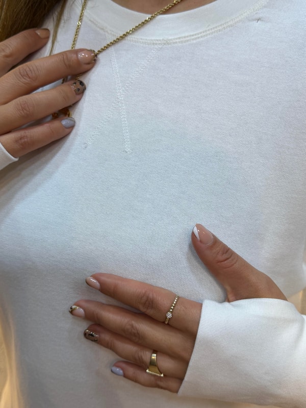 Parmak Geçirme Detaylı Yanları Yırtmaçlı Pamuk Sweatshirt Beyaz