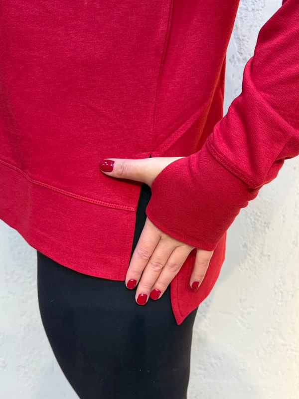 Parmak Geçirme Detaylı Yanları Yırtmaçlı Pamuk Sweatshirt Kırmızı